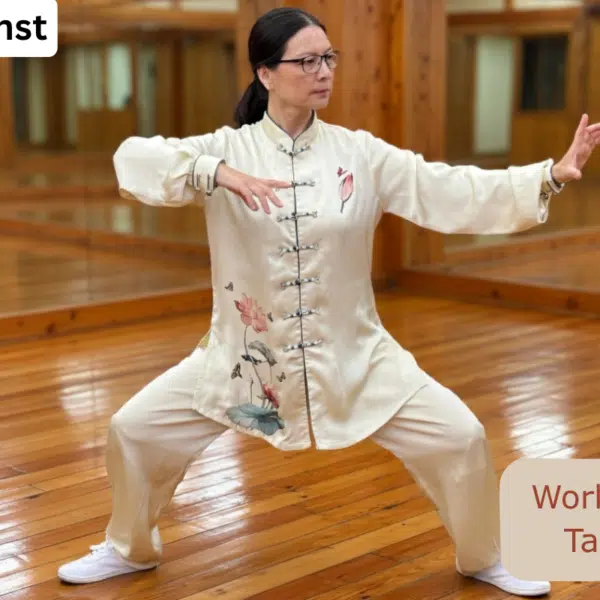 Lei Errenst in Tai Chi Haltung